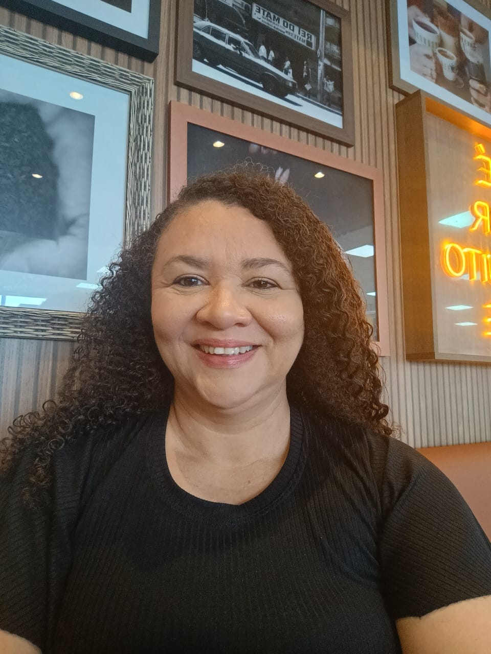 Profª. Dra. Vitória Raquel Pereira de Souza